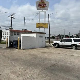 a view of the outside of the restaurant