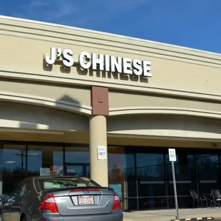a car parked in front of the restaurant
