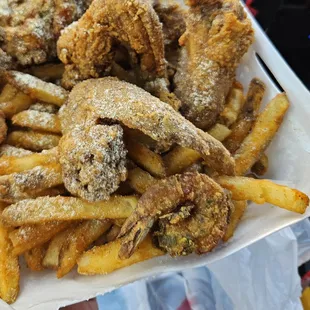 food, chicken wings and fried chicken