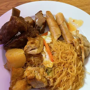 Breakfast buffet yes pancit &amp; lumpia and much more!