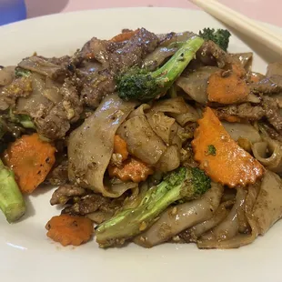 Pad Se Eyw Noodles with Beef