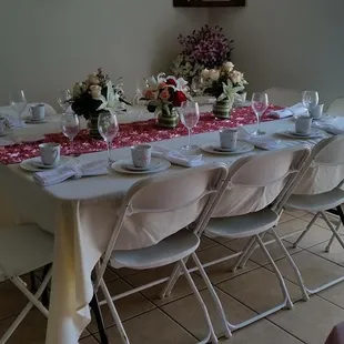 6' Banquet Tables, Chairs, Linens, and Table Runner.