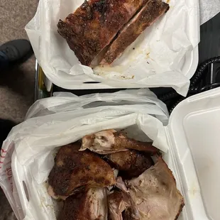No sauce. Meat dry and flavorless.