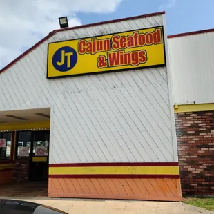 the front of the calum seafood and wings restaurant