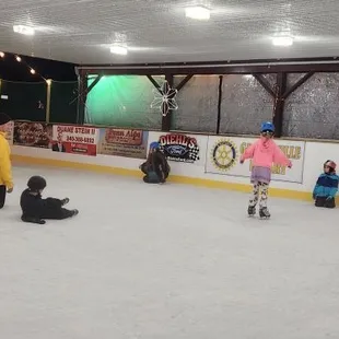 Learn to Skate class eith new skaters.