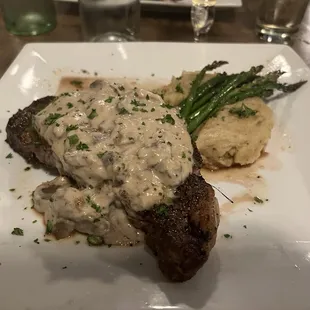 Ribeye with Mashed Potato&apos;s and Asparagus