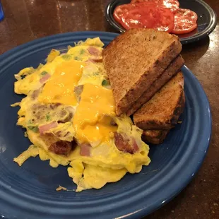 Deluxe omelet with tomato slices (instead of hash browns) and rye toast. Fantastic!!