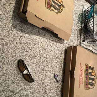 We forgot to take pics of the Pizza but we love the box design!