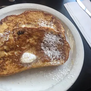 French Toast. Daily specials. You get a lot of food for price. Small place, seats about 30. Get there early on the weekends.