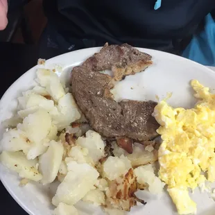 This is how the steak and eggs are served.