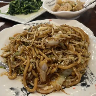 Black Pepper Veggie Fried Udon