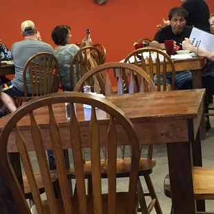 Serving flaming brochetas