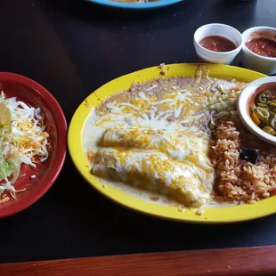 The number 7. 2 enchiladas I ask for beef with queso. And 2 tacos. Look at all that food.