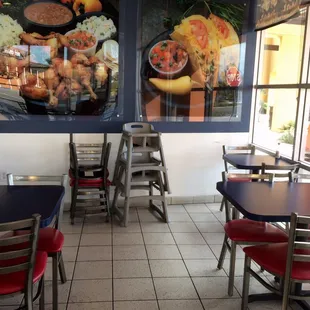 A small dining room available.