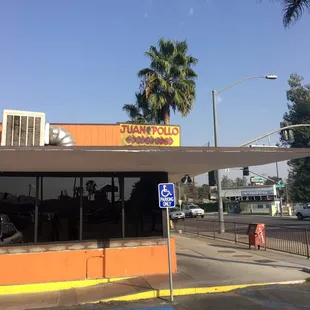 the outside of a restaurant