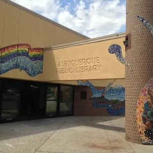 Juan Tabo Library—front of building