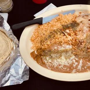 a plate of mexican food