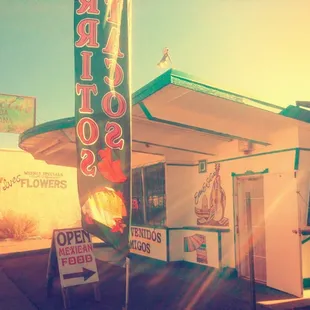 Lovely outside view of one of the cutest restaurants downtown