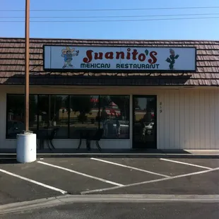 Juanito's storefront!!