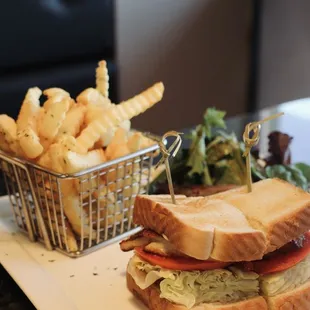 Grilled chicken avocado sandwich   Follow @baked_bybrit on Insta for more content