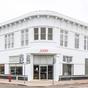 Judd Foundation Offices / The Print Building. Studios guided visits begin here.  Photo © 2020 Judd Foundation