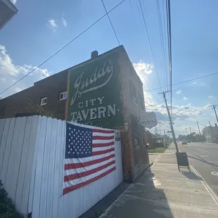 Local artist painted the mural (Alan from Old Soul Sign Co.)