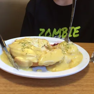 Radioactive looking roast turkey sandwich. Yellow gravy.