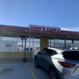 the outside of the restaurant