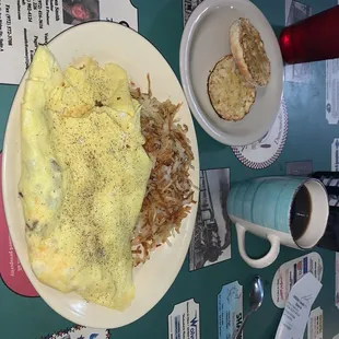 an omelet and hash browns