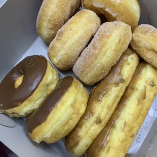 Some of my faves, just the classics. Chocolate Glaze, maple bar, sugar, Round Glaze