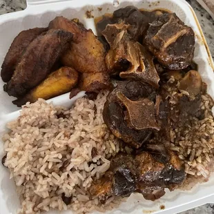 Oxtail with rice and Sweet Plantains