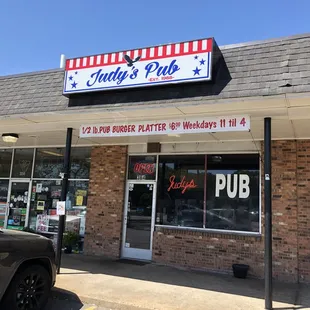 the outside of the restaurant