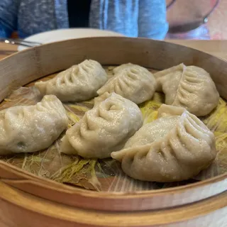 A4. Steamed Vegetable Dumplings (6)