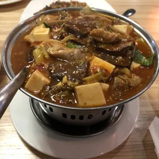 B14. Pork Chitterlings and Tofu Hot Pot