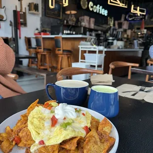 interior, nachos