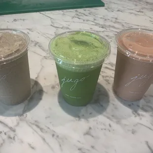 Banana, cocoa, pb, date, coffee, almond milk smoothie  Cucumber, kale, apple, celery, lemon juice  Strawberry, apple, banana, whey smoothie