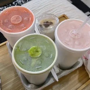 jugos &quot;Vampire Juice&quot; (Jugo de Vampiro), jugos The &quot;Green&quot; Juice (Jugo Verde), Strawberry Milkshake