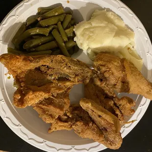Fried chicken, mashed potatoes, &amp; green beans