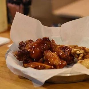 bbq chicken, fried chicken wings, chicken wings, fried chicken, chicken wings and fried chicken, poultry, food, bbq wings, chicken