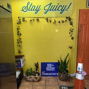 a sign that says stay juicy