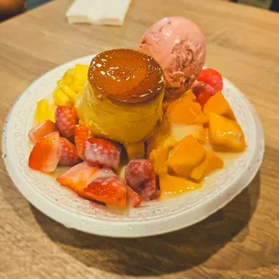 Shaved ice with fruits and flan