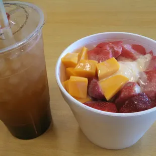 Green tea with tapioca and mix fruit shave ice