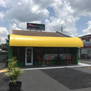 the outside of a juice shop