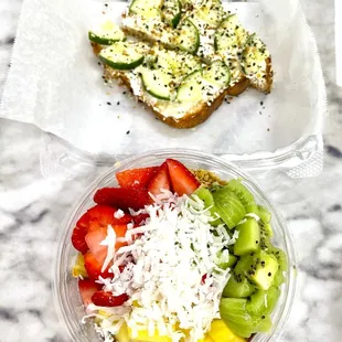 The Everything and Superfood Bowl - Order these if you want less sweetness