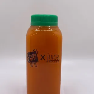 8 oz- Smoker's Juice = Pineapple + Carrot + Turmeric + Ginger + Garlic