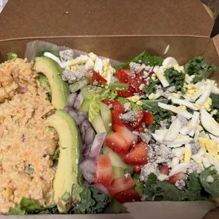 B&apos;s Supreme Salad with chickpea salad