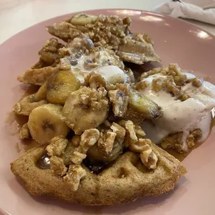Sprouted spelt caramelized banana waffle with vegan coconut ice cream and walnuts. Legittttt.