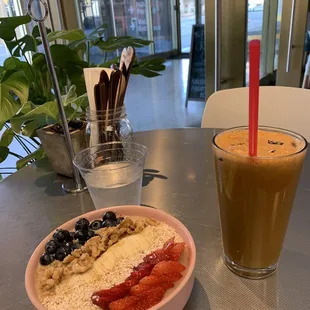 I ordered the overnight oats and a cold pressed juice (the R1 on the menu). Love the greenery in this place