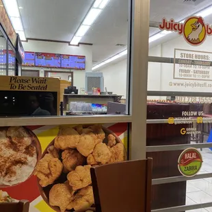 the inside of a fast food restaurant