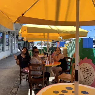 Parklet dine in. Love the vibrant colors.  Limited seating, but good enough for our small group.